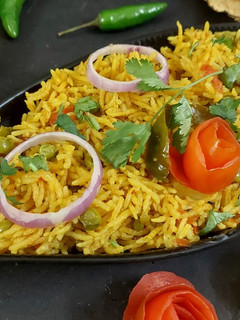 वेज कुकर पुलाव (Veg cooker pulao recipe in Hindi) रेसिपी मुख्य फोटो