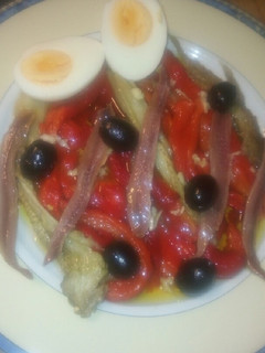 Una foto de Escalivada con anchoas