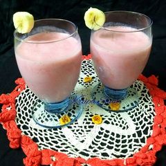 Strawberry banana smoothie A picture of Strawberry banana smoothie.