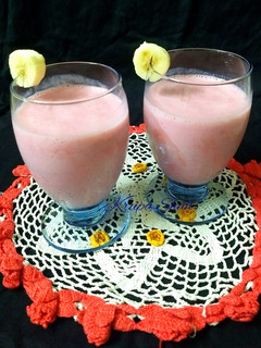 A picture of Strawberry banana smoothie.