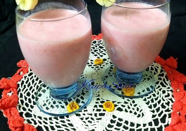 Simple Way to Make Super Quick Homemade Strawberry banana smoothie