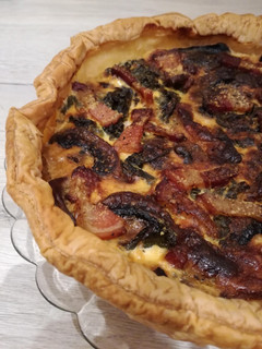 Una foto de Tarta champiñones-Kale-tocino