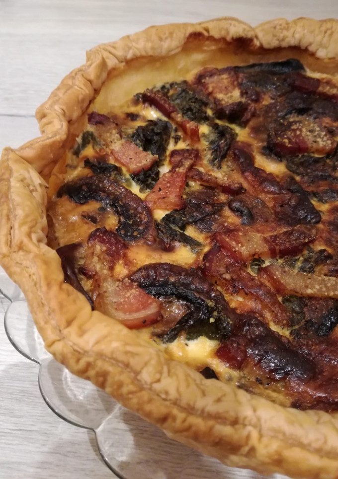 Una foto de Tarta champiñones-Kale-tocino
