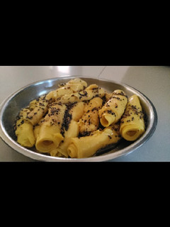 ખાંડવી (Khandvi Recipe In Gujarati) રેસીપી મુખ્ય ફોટો