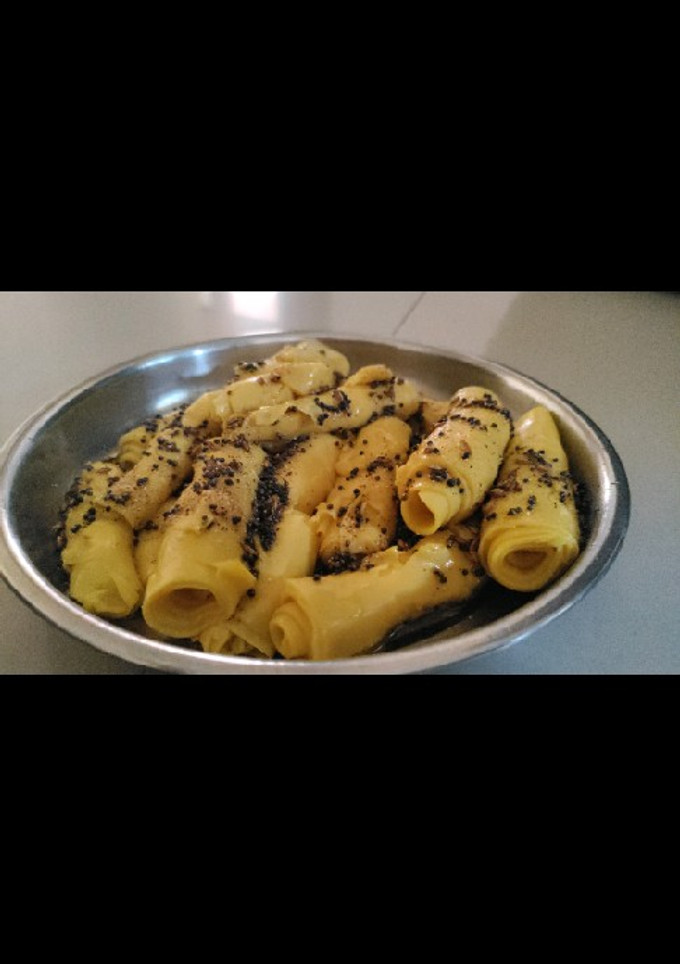 ખાંડવી (Khandvi Recipe In Gujarati) રેસીપી મુખ્ય ફોટો