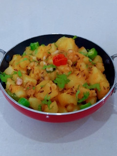 આલુ સબ્જી (Aloo Sabji Recipe In Gujarati) રેસીપી મુખ્ય ફોટો
