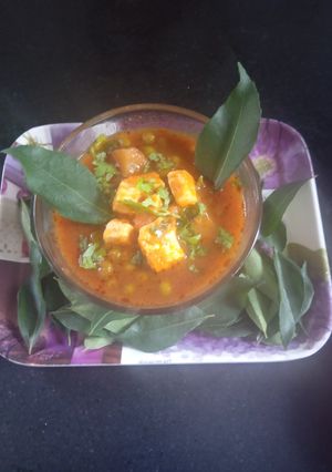 A picture of (Healthy lunch) Matar paneer ki Sabji.