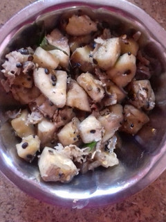 வாழைக்காய் உப்பு பொரியல் (Vaazhzikaai poriyal recipe in tamil) செய்முறை முக்கிய புகைப்படம்