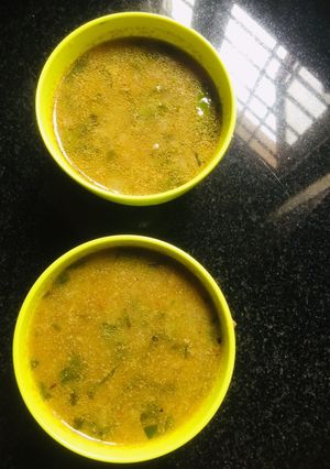A picture of Sprouted horse gram + palak soup weight loss recipe.