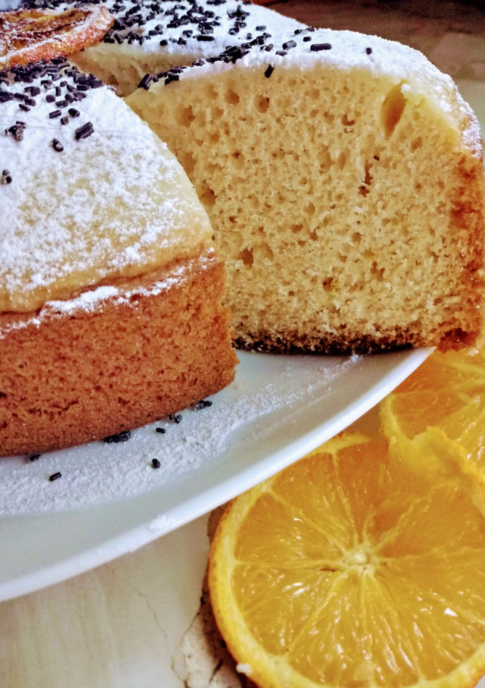 Una foto de Bizcochuelo de naranja fácil y esponjoso #Merienda