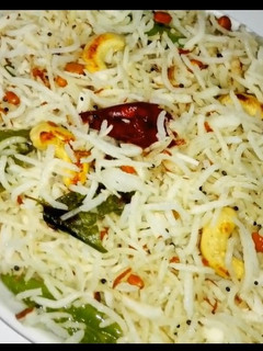 કોકોનટ રાઈસ (Coconut Rice Recipe In Gujarati) રેસીપી મુખ્ય ફોટો