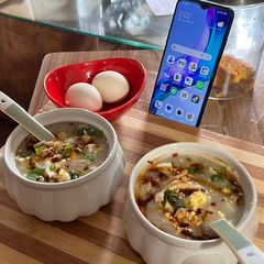 A picture of Egg drop soup.