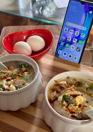 A picture of Egg drop soup.