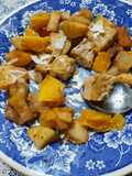 Frutas tibias con budín