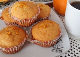 Muffinki dyniowo - pomarańczowe z musem śliwkowym