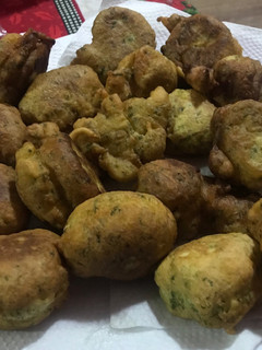 Una foto de Buñuelos de acelga 👩🏻🍳❣️