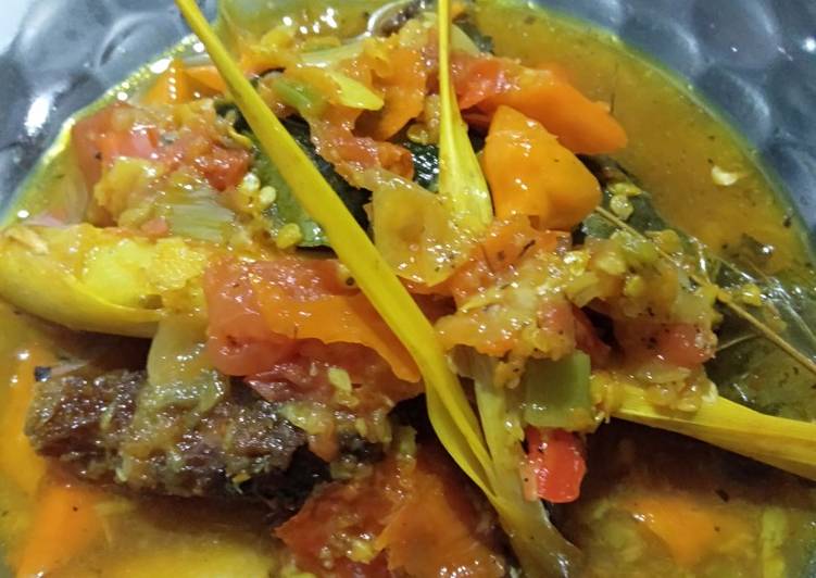 Pindang tongkol asam pedas