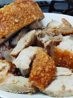 Hình của món Thịt heo quay da giòn.