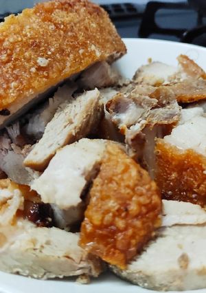 Hình của món Thịt heo quay da giòn.