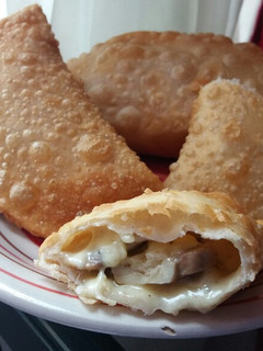 Una foto de Empanadas queso-champiñón