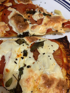 Una foto de Pizza margarita casera