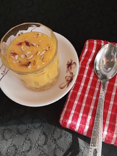 मैंगो लस्सी (Mango Lassi Recipe In Marathi) रेसिपी चे मुख्य फोटो