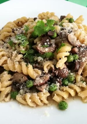 A picture of Pasta with Mushrooms and Peas.