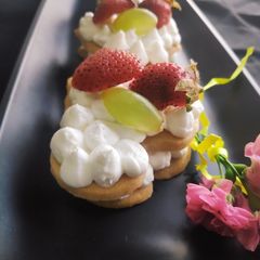 Mini tart cakes with Jackfruit mousse A picture of Mini tart cakes with Jackfruit mousse.