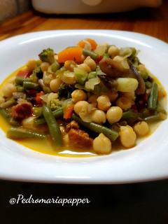 Una foto de Garbanzos con verduras y chorizo. (Thermomix)