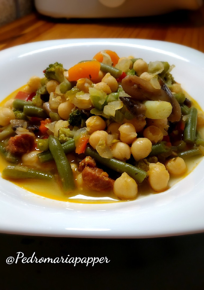 Una foto de Garbanzos con verduras y chorizo. (Thermomix)