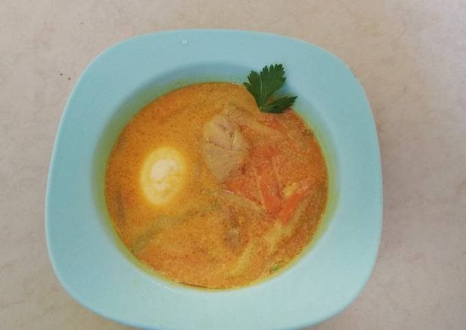 38. Lontong sayur