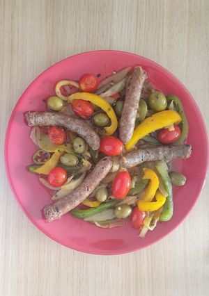 Une photo de Saucisse aux légumes sautés