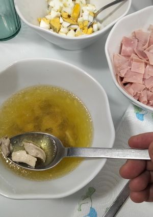 Una foto de Consomé de pollo