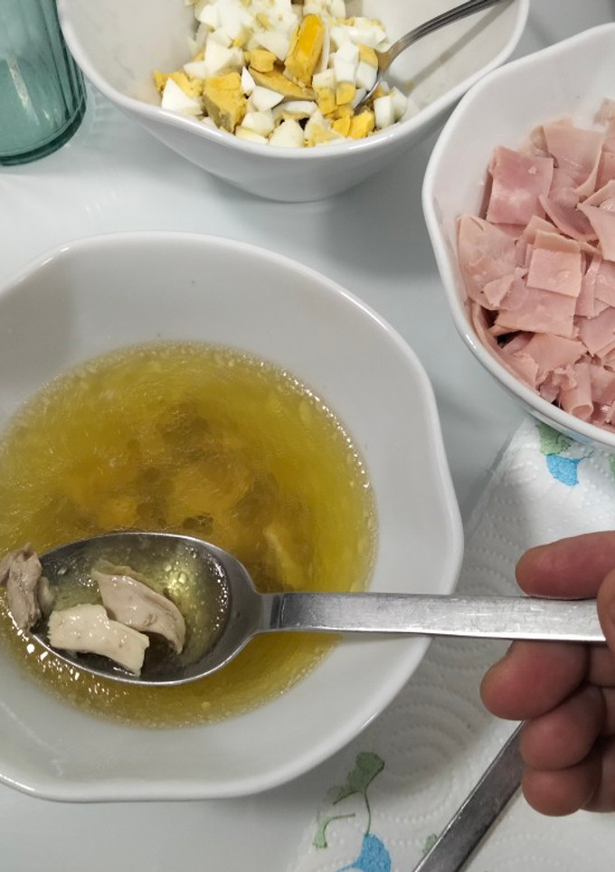 Una foto de Consomé de pollo