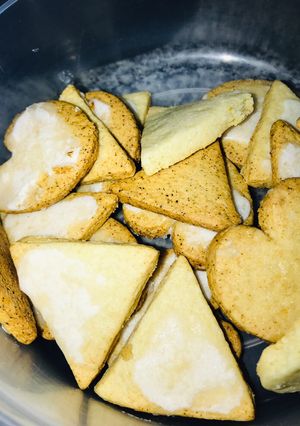 Una foto de Galletitas glaseadas de limón y vainilla
