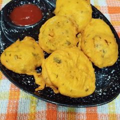 A picture of Potato Bajji.