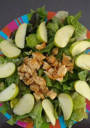 Una foto de Ensalada con pollo