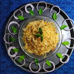 A picture of Chineese vermicelli with desi tadka.