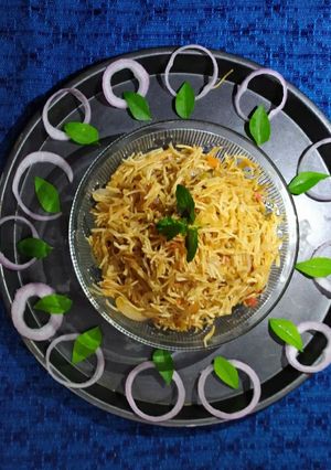 A picture of Chineese vermicelli with desi tadka.
