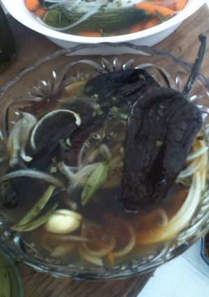 Una foto de Chiles anchoas en escabeche para rellenar
