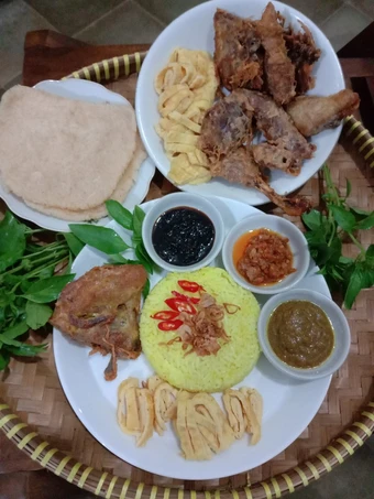 Langkah Gampang Membuat Resep  Nasi kuning praktis yang Enak Banget, Menggugah Selera