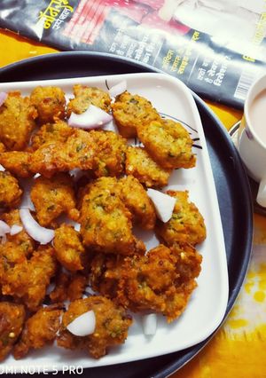मूंग दाल के वेजी  पकोड़े (Moong Dal Veg Pakode Recipe In Hindi) रेसिपी मुख्य फोटो