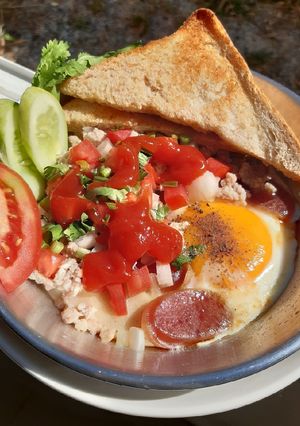 รูปของ "ไข่กระทะแบบง่ายๆ"🍳Pan Fried Egg with Toppings