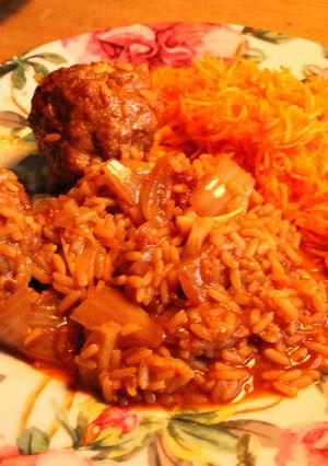 Una foto de Amondigas cocoritas y arroz encebollado