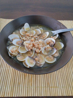 Una foto de 🍵Alubias con almejas (slow cooker)🍵
