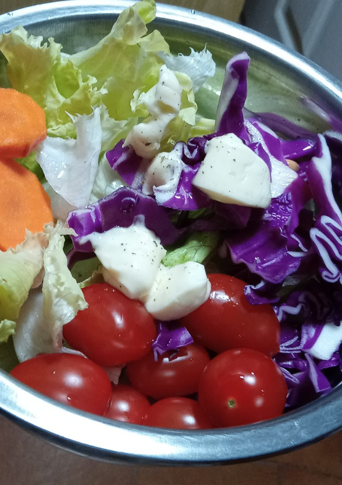 Una foto de Ensalada multicolor🌺