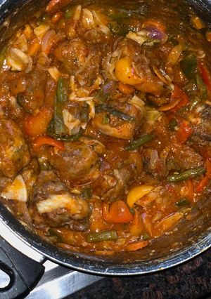 A picture of Chicken vegetable sauce.