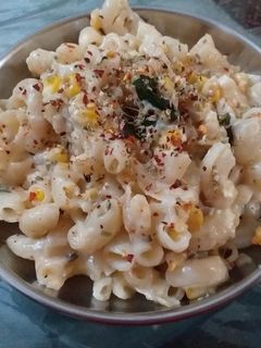 व्हाइट सॉस पास्ता (white sauce pasta recipe in Hindi) रेसिपी मुख्य फोटो
