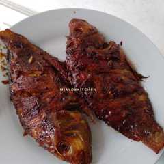 A picture of Nila Bakar Madu.