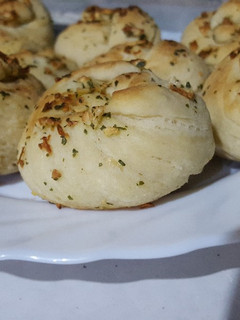 Una foto de Pan de ajo y perejil con harina leudante